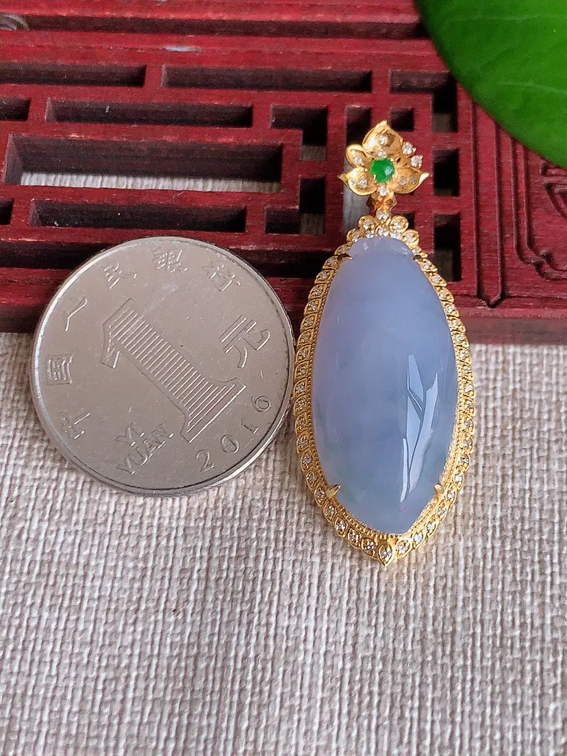 天然A货翡翠18K金伴紫罗兰飘花福瓜吊坠尺寸41×16×10.4裸石26.6×12.6m量7.10g 0606