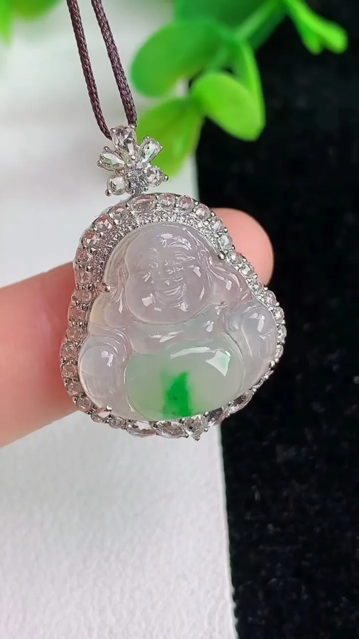 天然A货翡翠佛公吊坠，尺寸28.6-20.7-9，裸石17-17.7重量:3.75g
6月7日