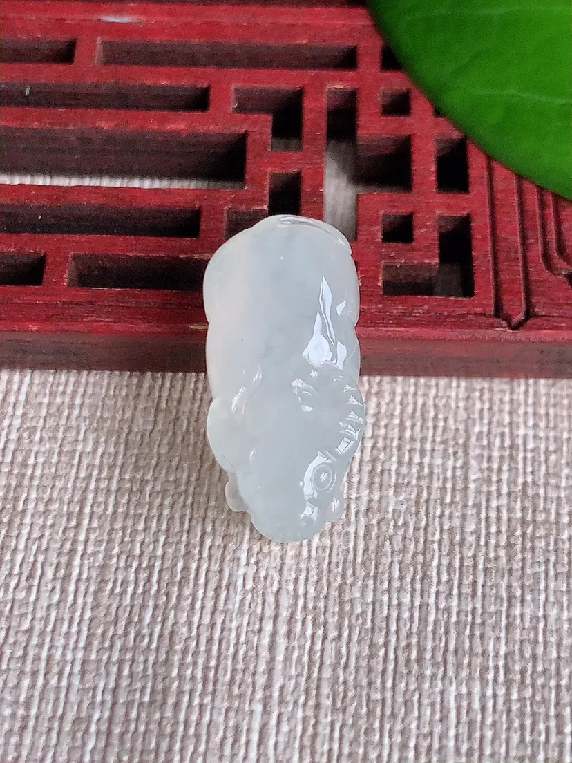 天然A货翡翠白月光生肖牛吊坠尺寸23.5×11×8.6m量4.77g 0606
