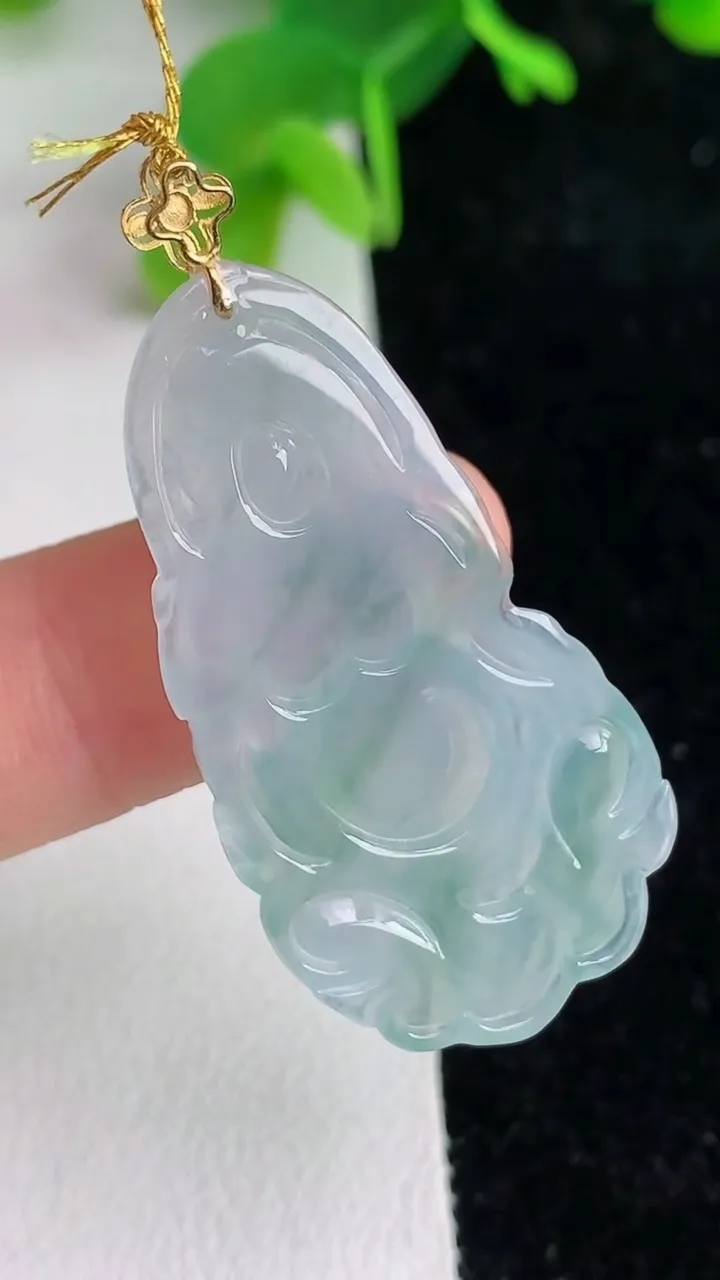 天然A货翡翠k金飘花观音菩萨吊坠，尺寸36-20-3.7，重量:5.01g
6月7日