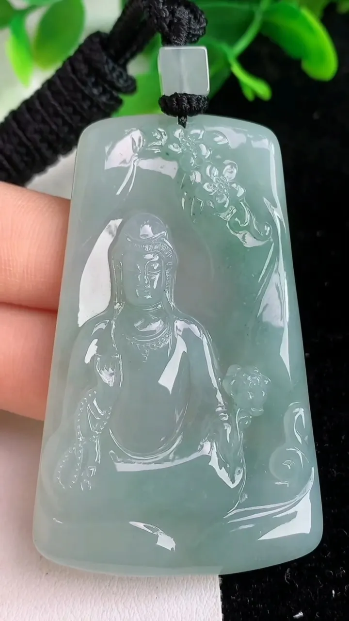 天然A货翡翠飘花大势至观音菩萨吊坠，尺寸59.6-36.8-5.8，重量:33.67g
6月7日