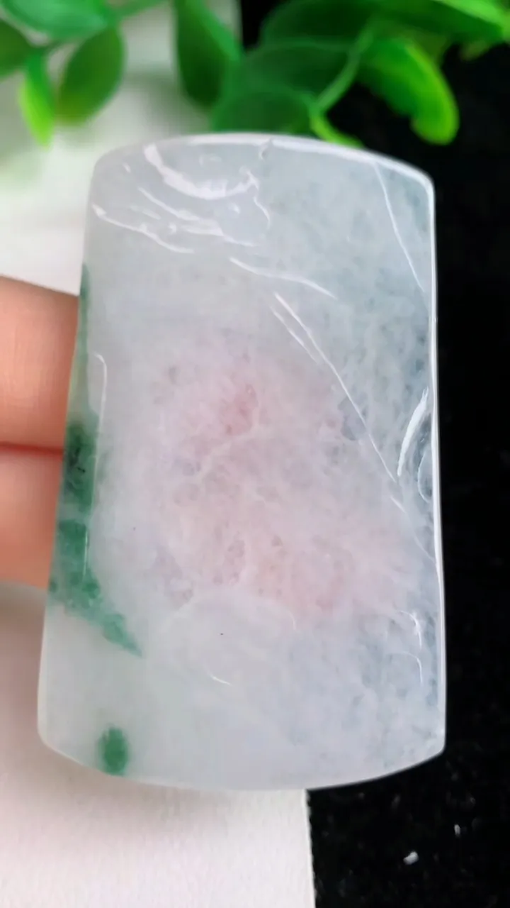 天然A货翡翠飘花不动明王吊坠，尺寸61.4-38-4，重量:22.95g
6月7日