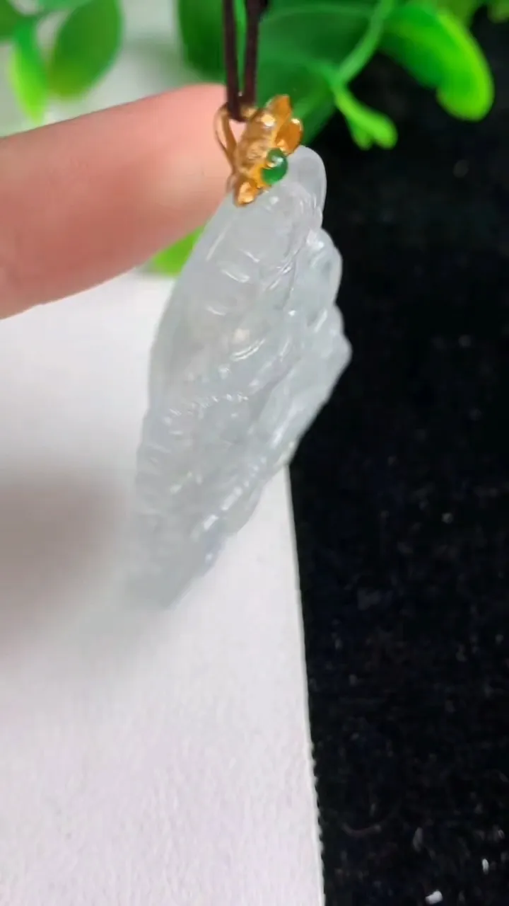 天然A货翡翠k金白冰观音菩萨吊坠，尺寸47.2-34.4-4.5，重量:13.10g
6月7日