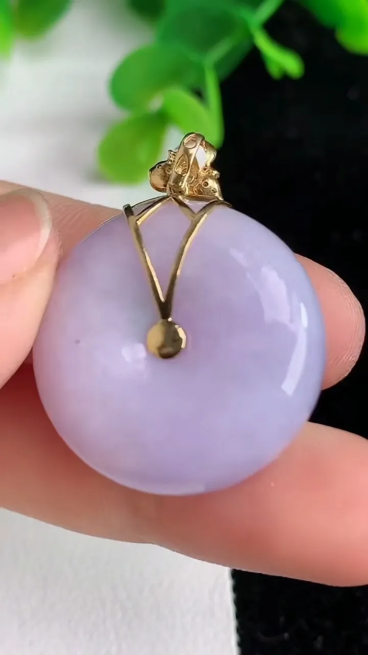 天然A货翡翠k金紫罗兰平安扣吊坠，尺寸24.8-10.4，重量:15.26g
6月7日