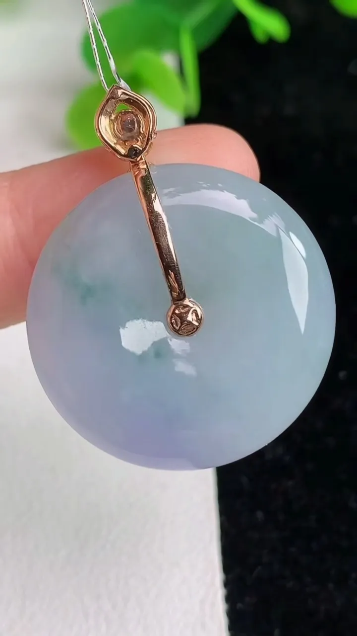 天然A货翡翠k金紫罗兰平安扣吊坠，尺寸26.2-5.5，重量:8.90g
6月7日