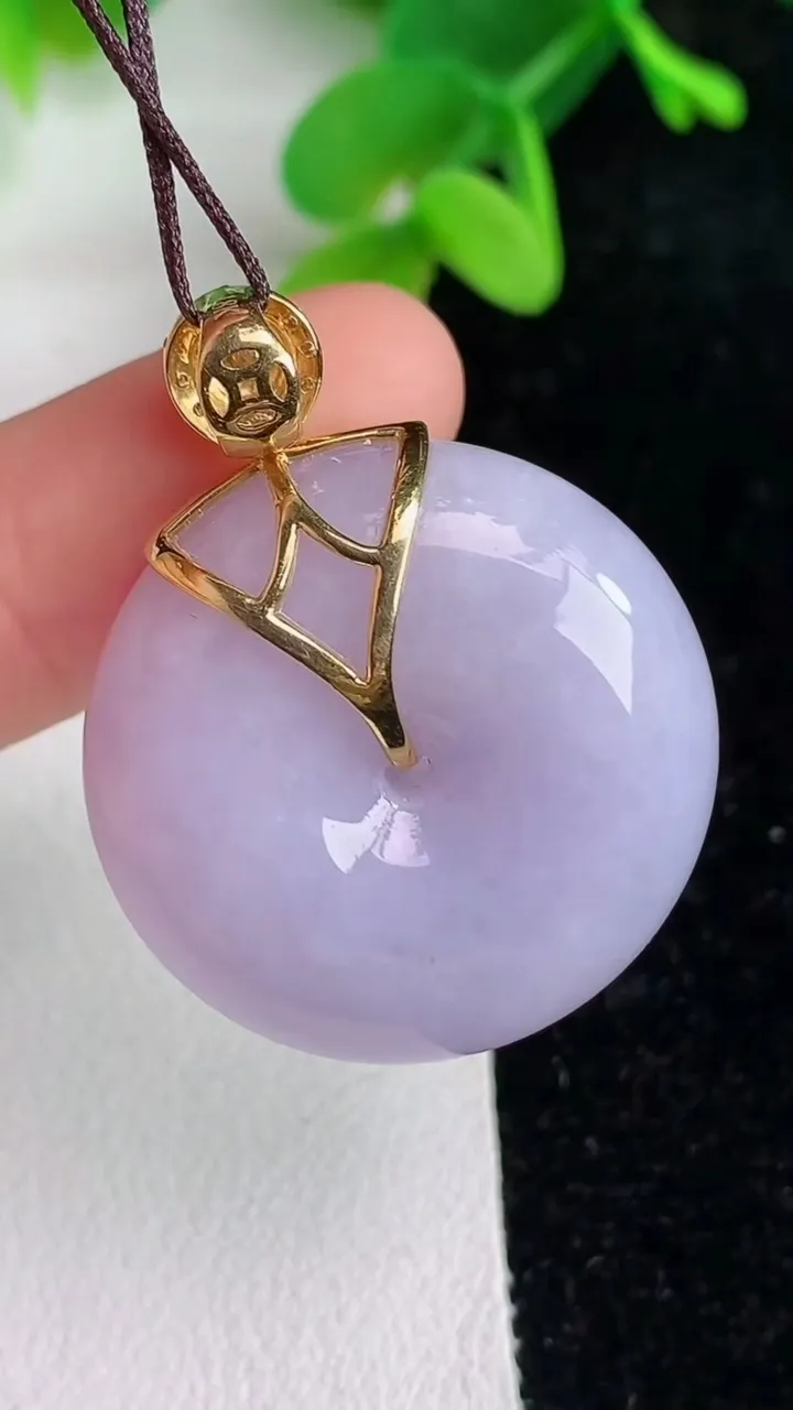 天然A货翡翠k金紫罗兰平安扣吊坠，尺寸27-10.2，重量:17.15g
6月7日
