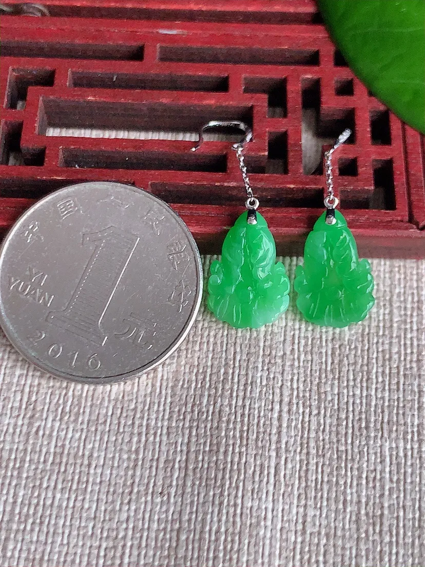 天然A货翡翠18K金镶嵌满绿白菜耳坠 尺寸14×9×2mm 重量1.36g 0606