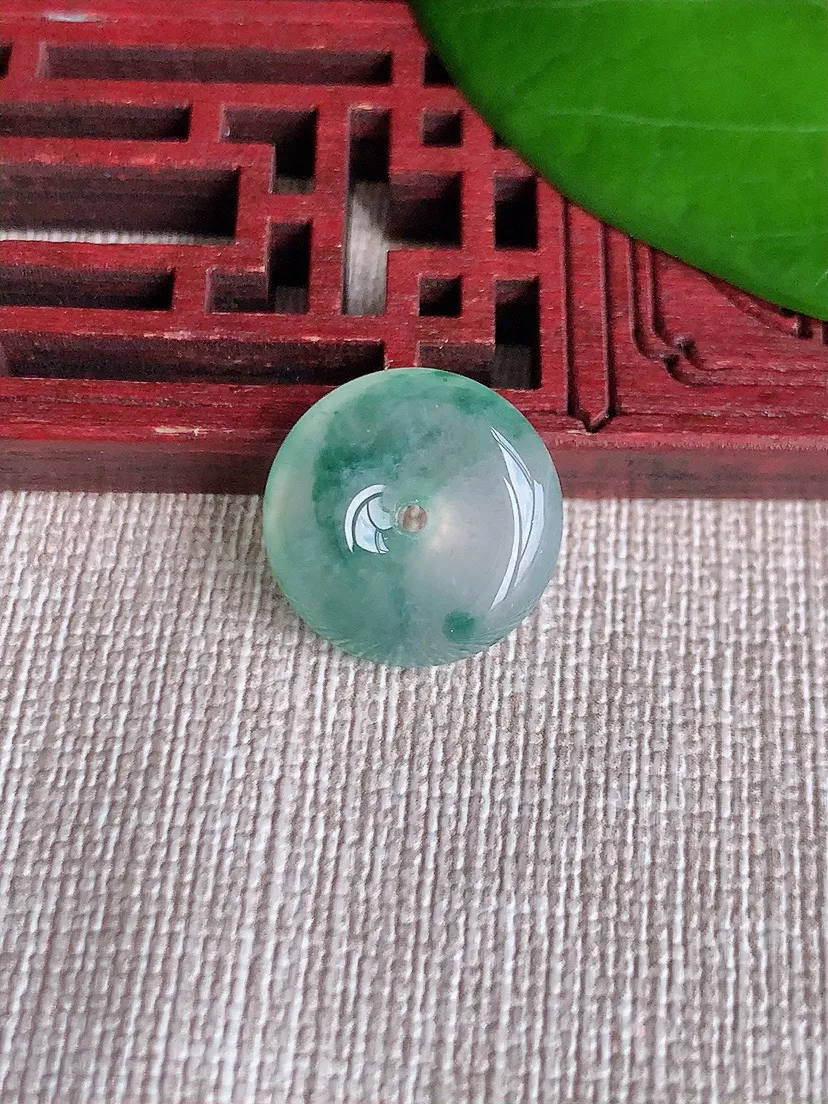 天然A货翡翠飘花平安扣吊坠尺寸15.7×5.4m量2.90g 0606