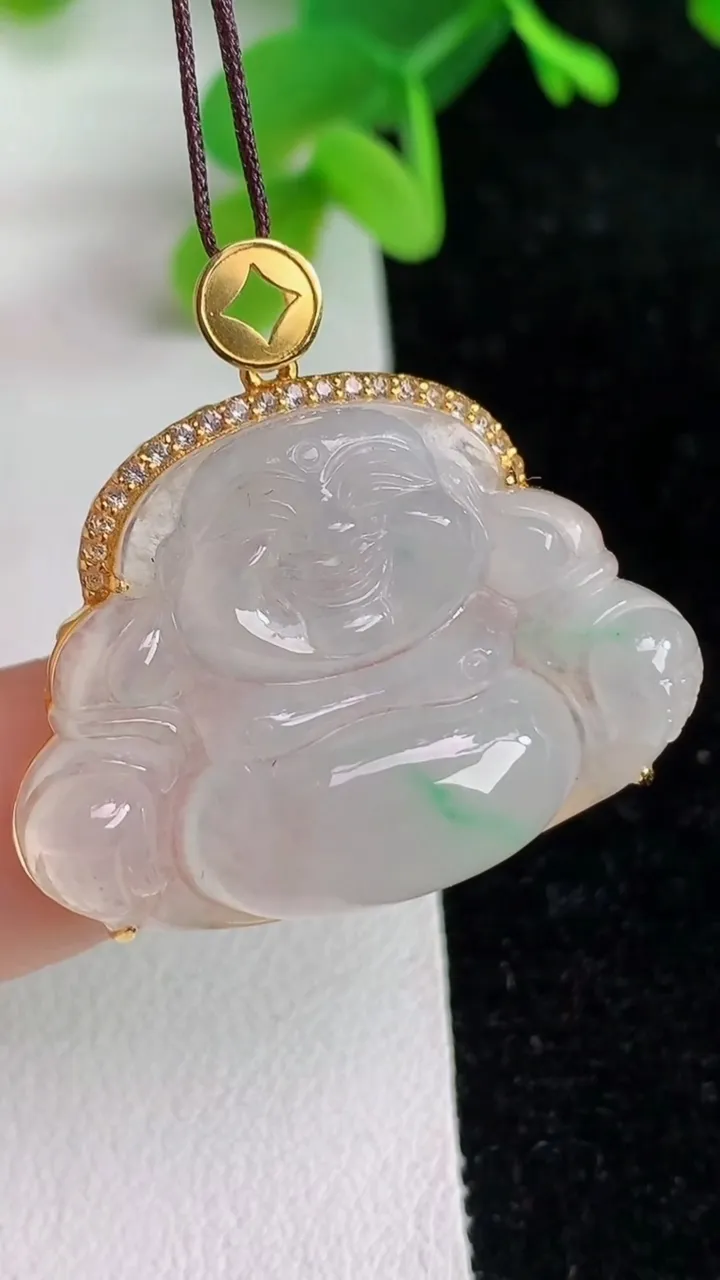 天然A货翡翠佛公吊坠，尺寸31.3-33.4-8，23重量:8.27g
6月7日