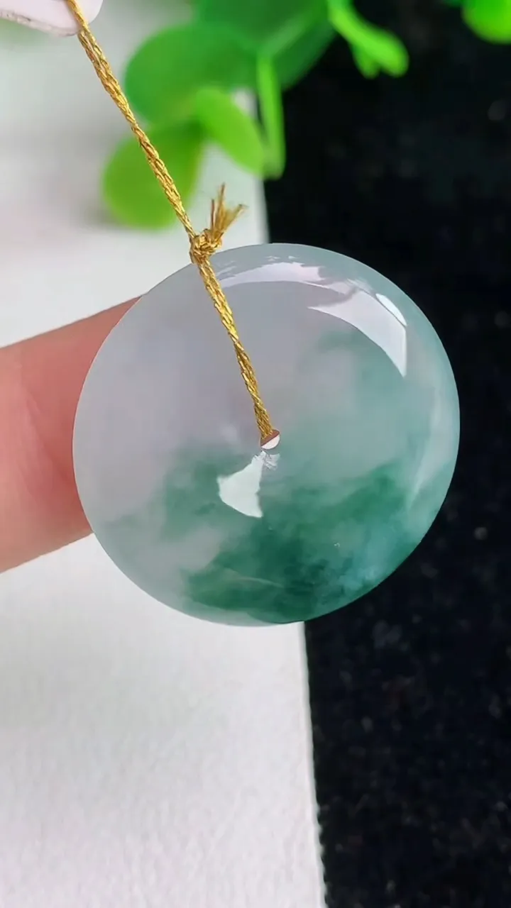 天然A货翡翠飘花平安扣吊坠，尺寸23.8-4.4，重量:5.52g
6月7日