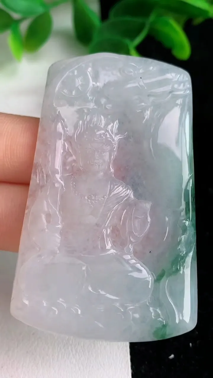 天然A货翡翠飘花不动明王吊坠，尺寸61.4-38-4，重量:22.95g
6月7日