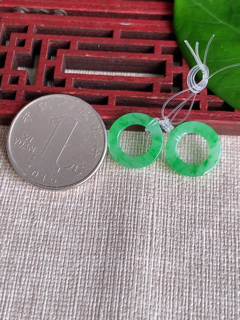 天然A货翡翠飘绿平安环吊坠一对尺寸13.7×2m量1.50g 0606