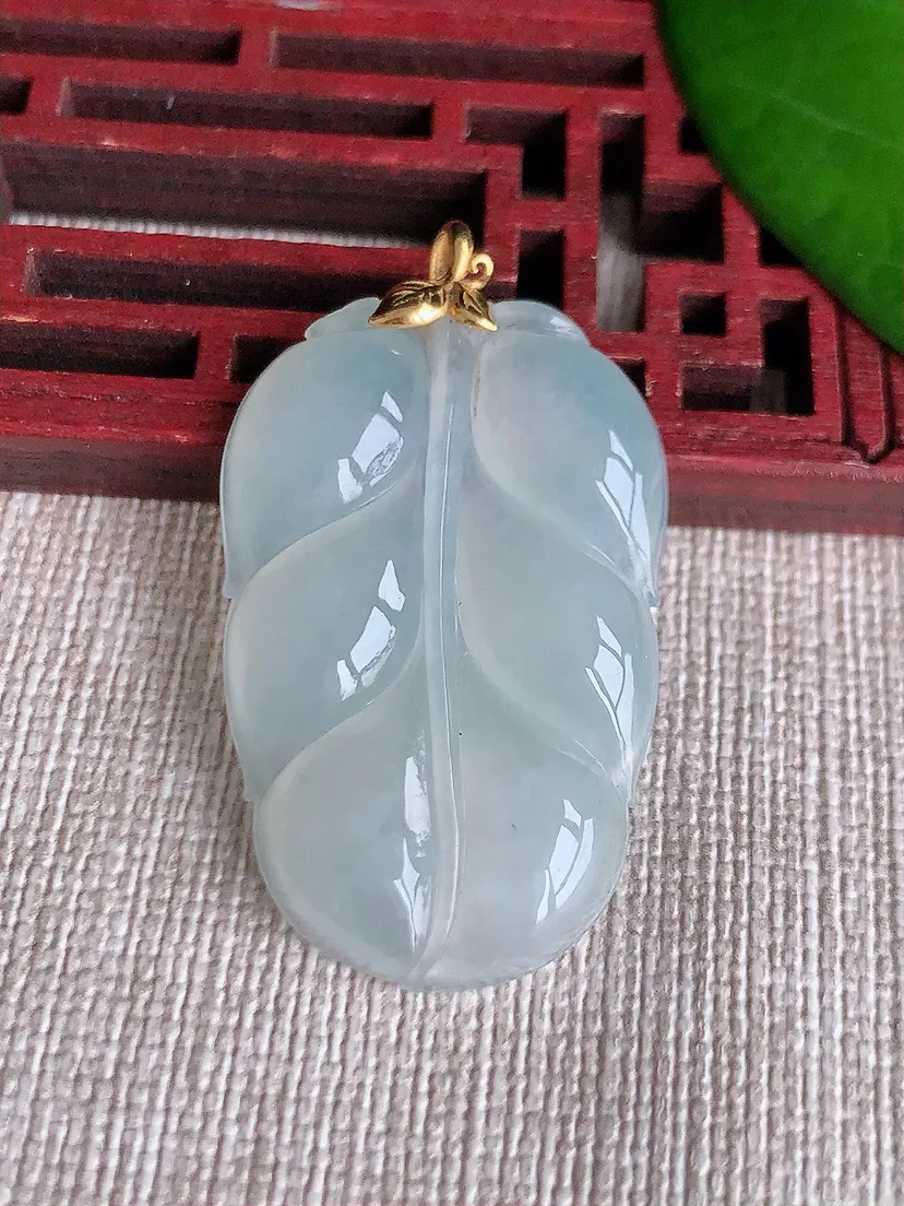 天然A货翡翠18K金扣头叶子金枝玉叶吊坠 尺寸34.7×22.7×4.5m量7.07g 0606