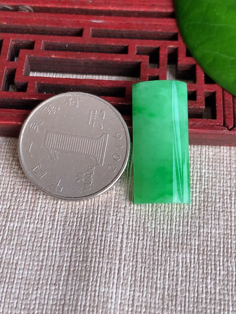 天然A货翡翠满绿无事件尺寸26.8×11.8×4.6m量4.60g 0606