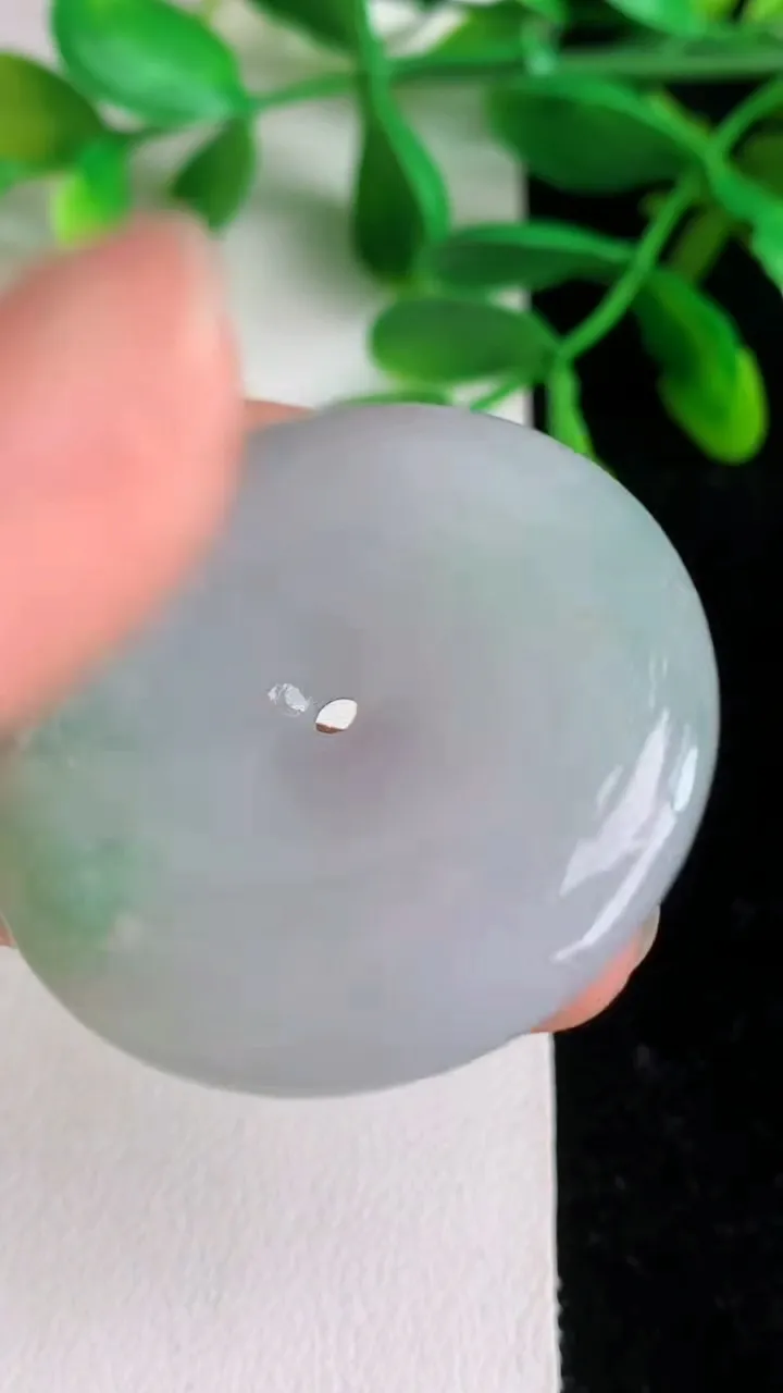 天然A货翡翠平安扣吊坠，尺寸38.6-6.7，重:22.10g
6月7日
