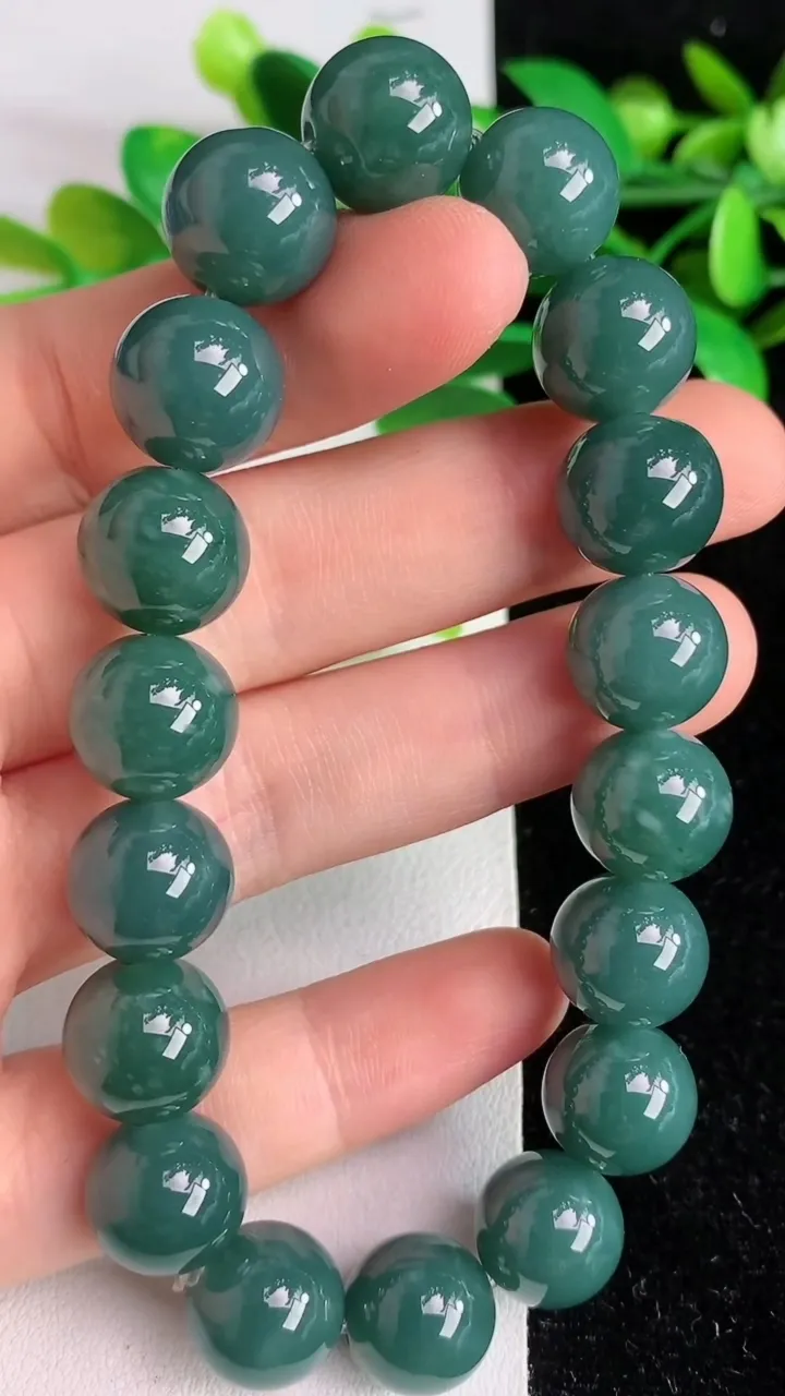 天然A货翡翠货蓝水圆珠手串18颗，尺寸11.8，重:49.94g6月7日
工厂直销收藏佳品,种好水足，色泽均匀，有种有色，上手高大气！