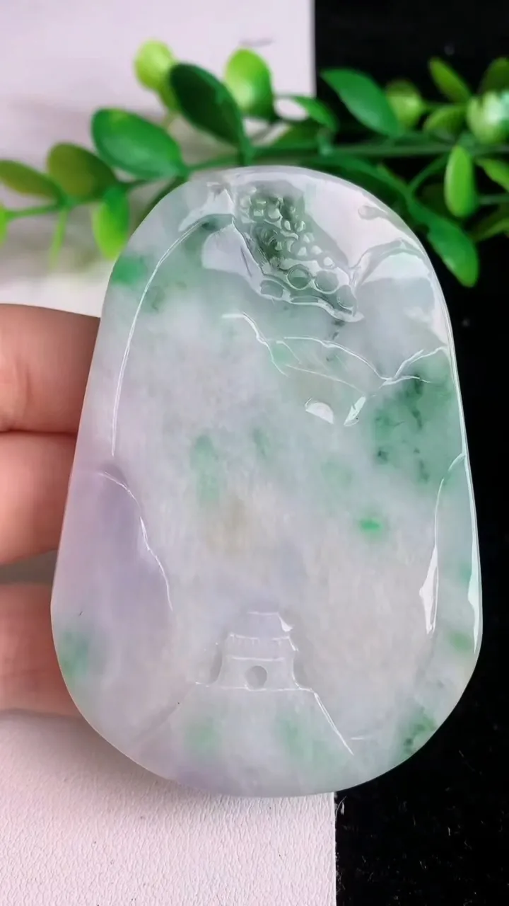 天然A货翡翠山水牌吊坠，尺寸76-52-10.8，重:81.78g
6月7日
