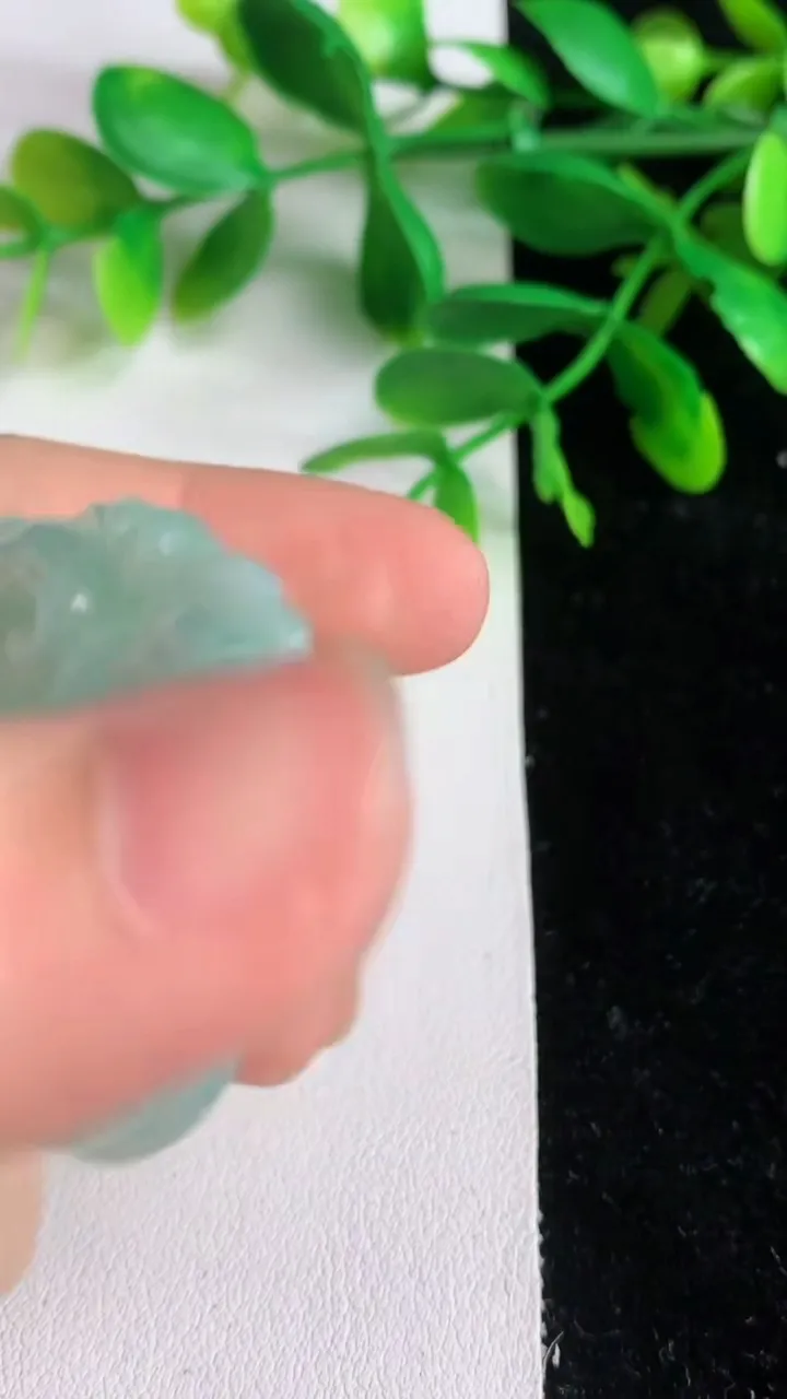 天然A货翡翠如意头吊坠，尺寸36.3-50-7.2，重:24.04g
6月7日