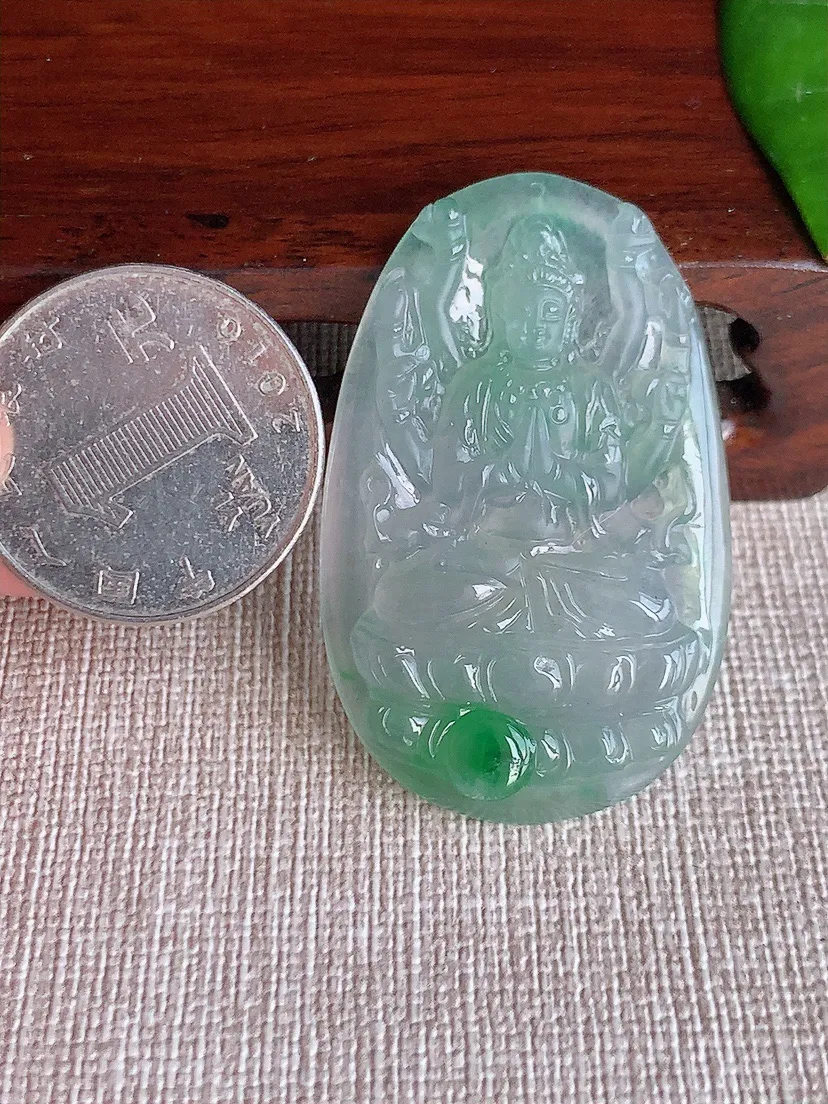 天然A货翡翠飘绿千手观音吊坠尺寸44.8×28×5.3m量13.26g 0606