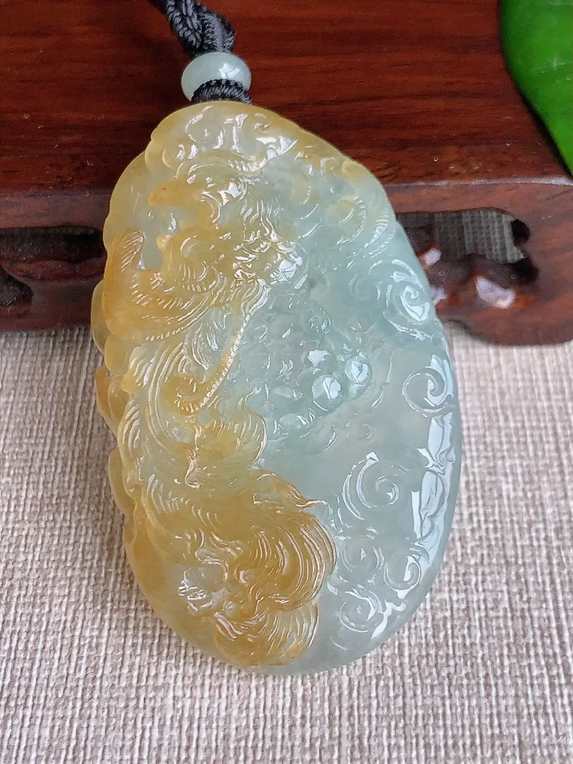 天然A货翡翠飘黄翡凤凰吊坠尺寸55.7×34.2×8m量30.95g 0606