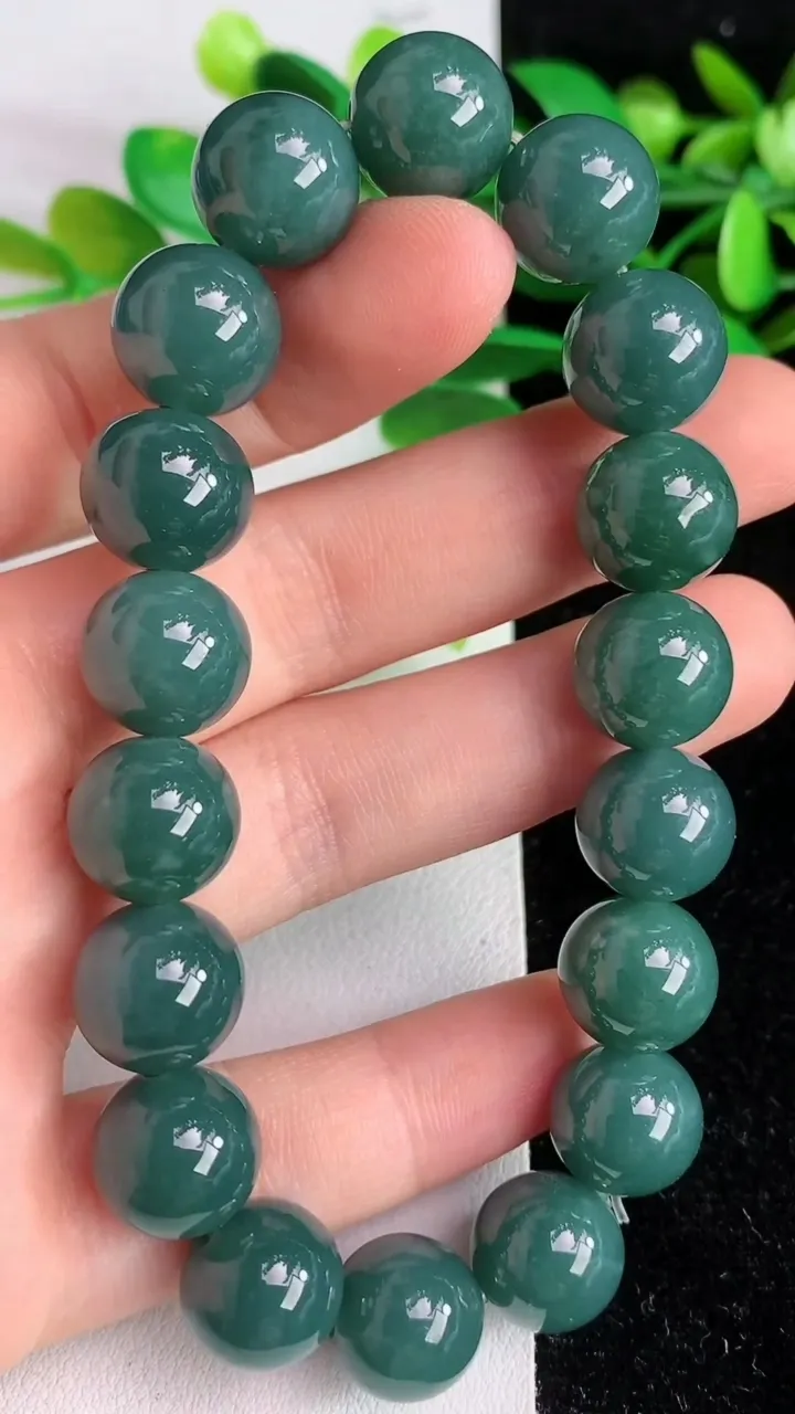 天然A货翡翠货蓝水圆珠手串18颗，尺寸11.8，重:49.94g6月7日
工厂直销收藏佳品,种好水足