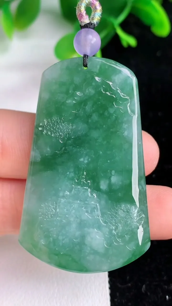 天然A货翡翠山水牌吊坠，尺寸48.3-29.4-7.6，重量:20.76g
6月7日