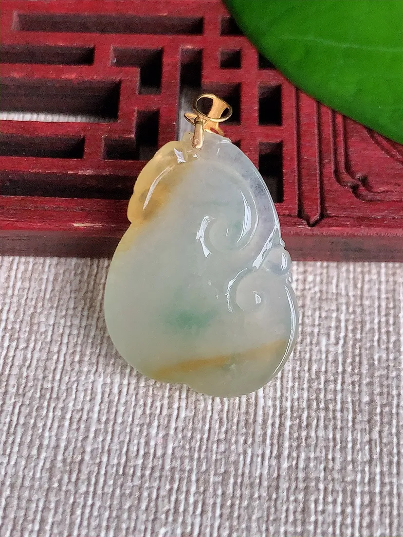 天然A货翡翠18K金扣头飘黄翡飘花如意吊坠尺寸35.4×18.4×4.4m量4.28g 0606