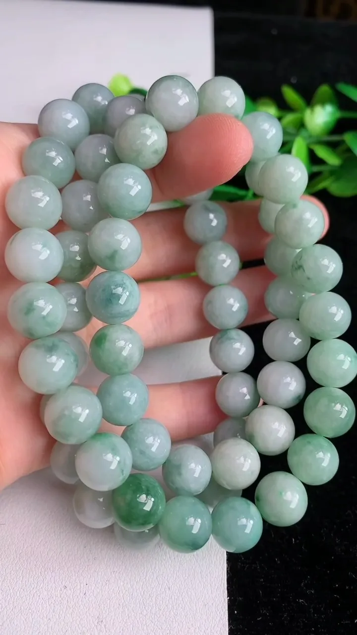 天然A货翡翠飘花圆珠项链，尺寸 10，重: 127.21g
6月7日