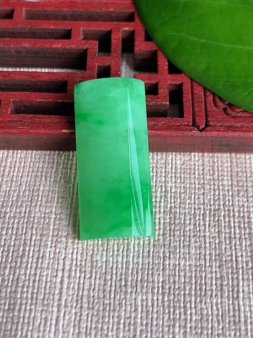 天然A货翡翠满绿无事件尺寸26.8×11.8×4.6m量4.60g 0606