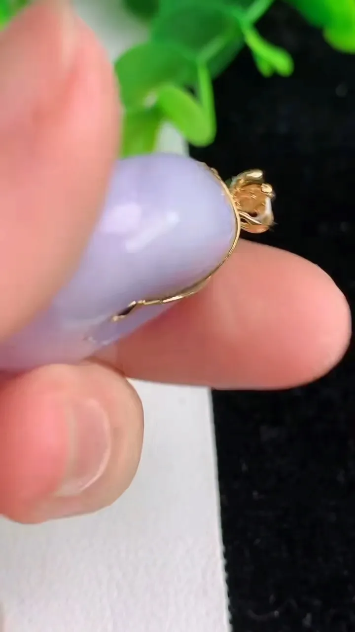 天然A货翡翠k金紫罗兰平安扣吊坠，尺寸24.8-10.4，重量:15.26g
6月7日