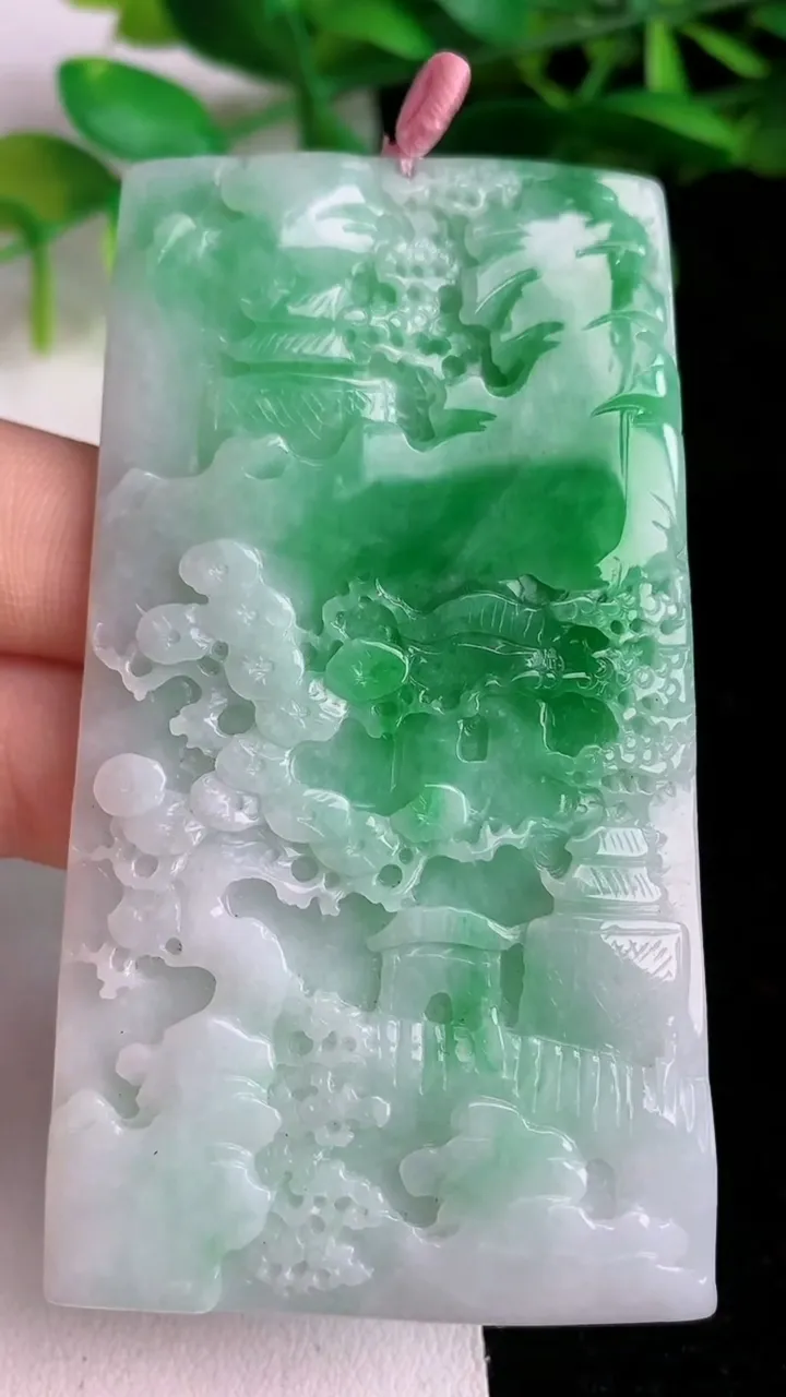 天然A货翡翠山水牌吊坠，尺寸76.3-44.2-5.4，重量:47.22g
6月7日