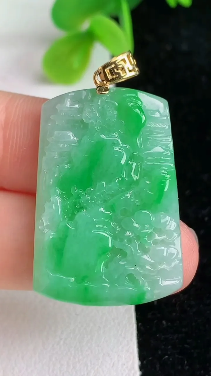 天然A货翡翠山水牌吊坠，尺寸31-21.4-5，重量:8.89g
6月7日