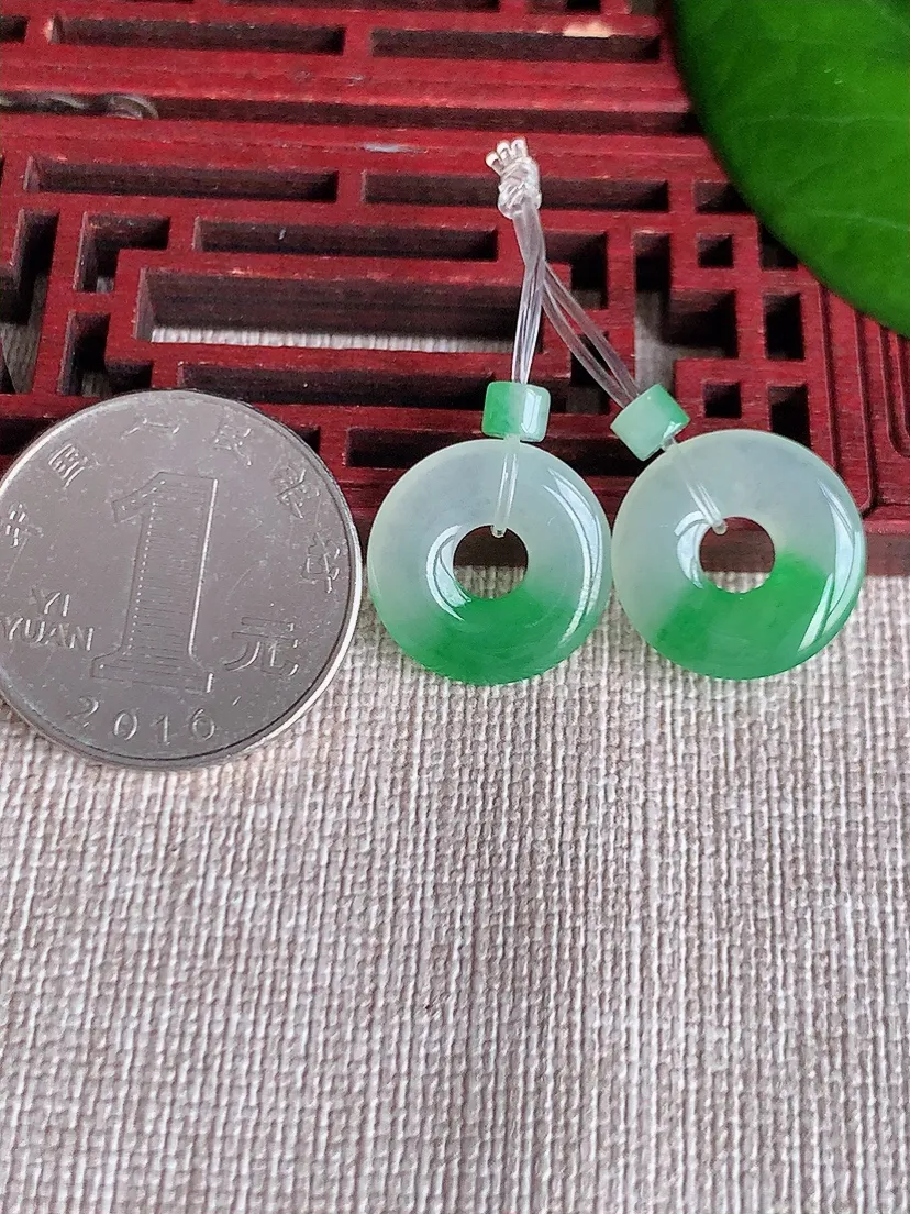 天然A货翡翠飘绿平安环吊坠一对尺寸15.6×2.4m量3.00g 0606