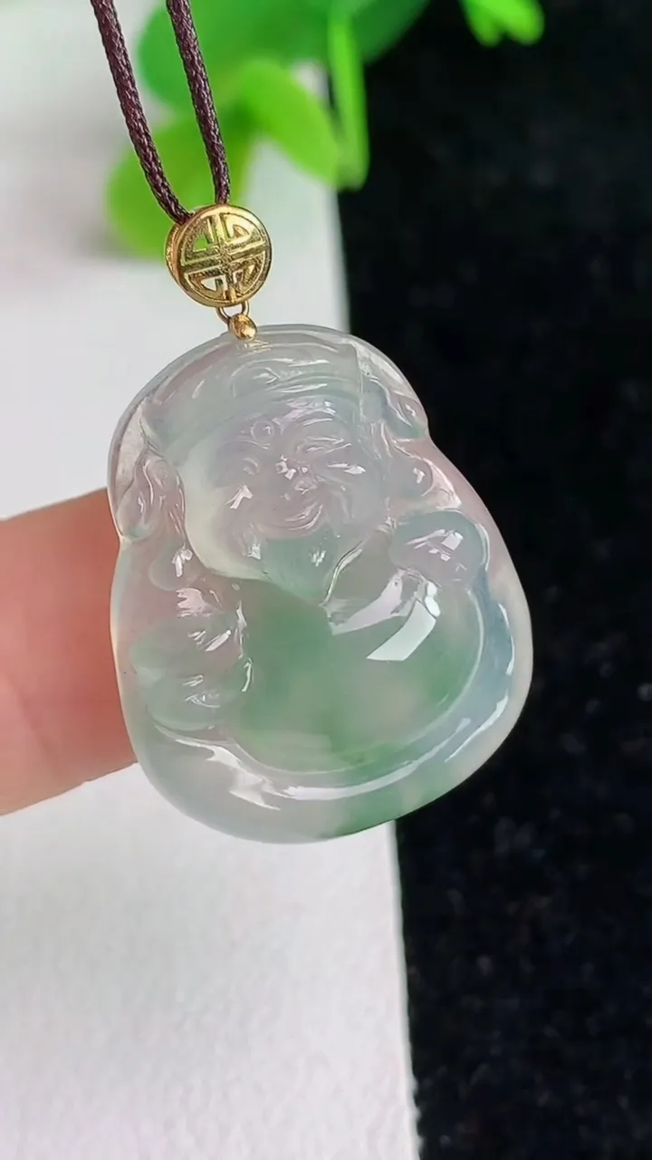 天然A货翡翠k金飘花财神爷吊坠，尺寸23.3-19.2-5.2，重量:4.10g
6月7日