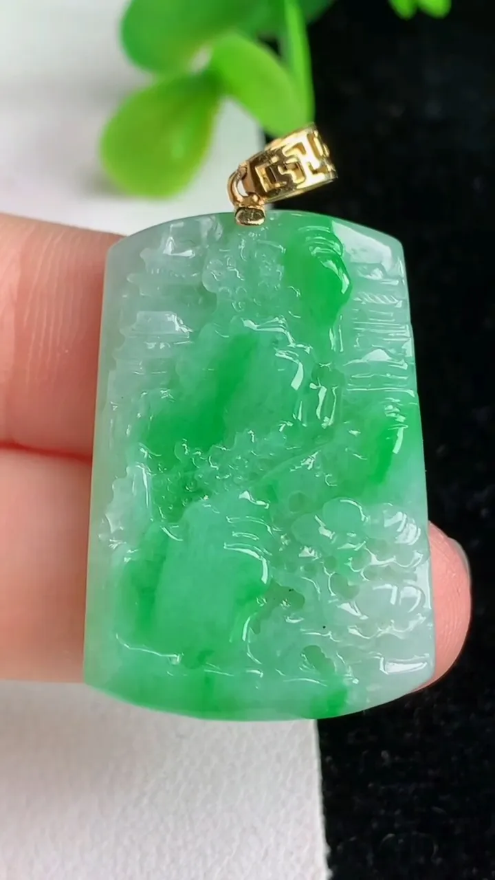 天然A货翡翠山水牌吊坠，尺寸31-21.4-5，重量:8.89g
6月7日