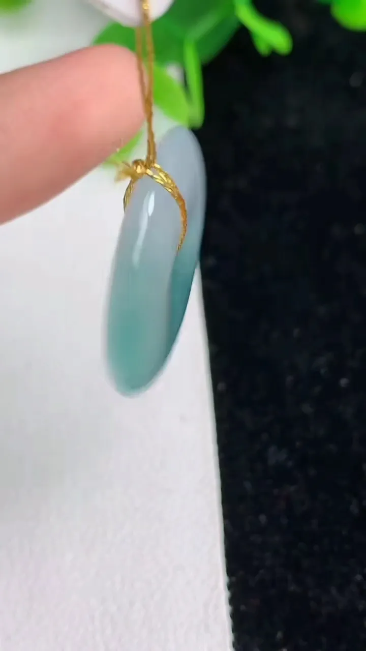 天然A货翡翠飘花平安扣吊坠，尺寸23.8-4.4，重量:5.52g
6月7日