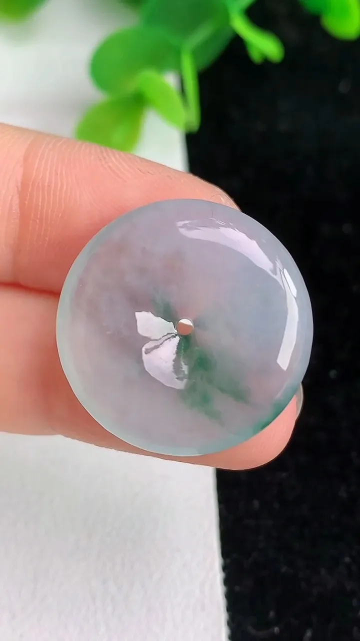 天然A货翡翠飘花平安扣吊坠，尺寸23-4.3，重量:4.91g
6月7日