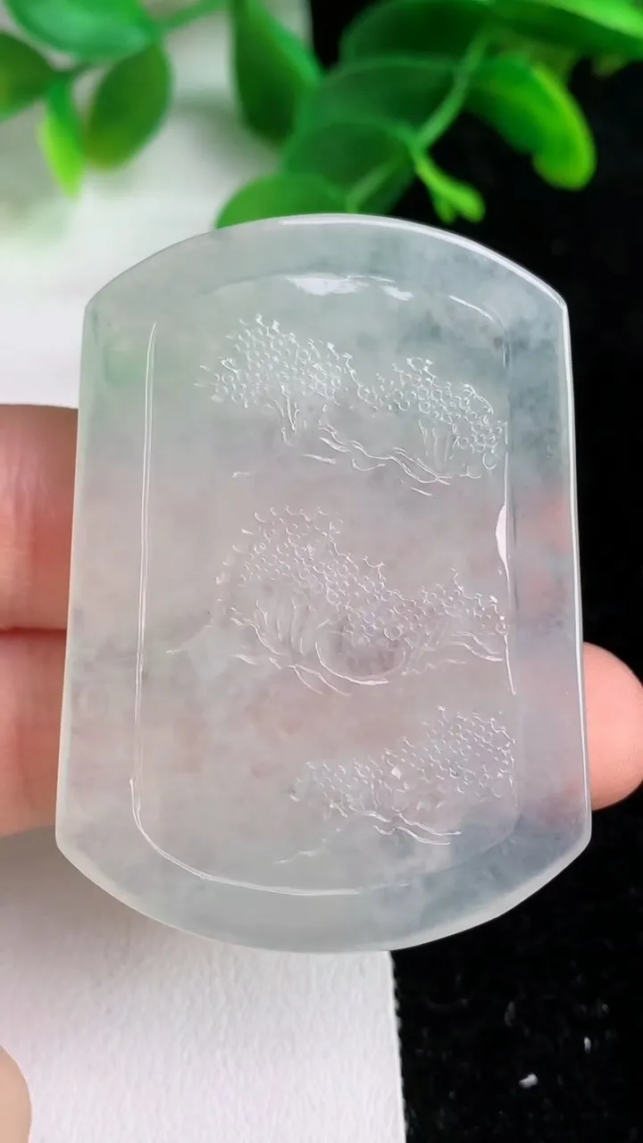 天然A货翡翠山水牌吊坠，尺寸51.4-37.2-5.4，重量:25.41g
6月7日