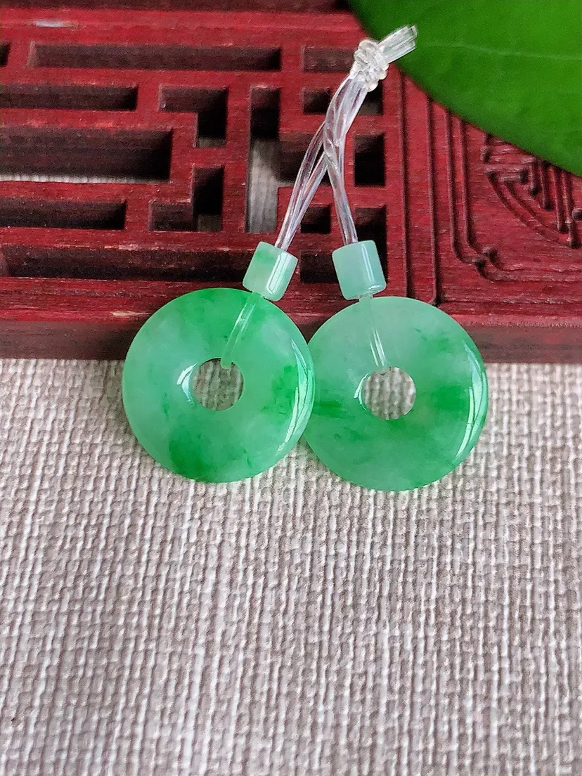天然A货翡翠飘绿平安环吊坠一对尺寸14.3×2m量2.29g 0606