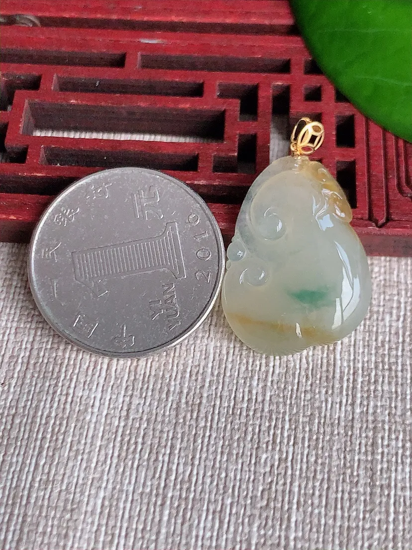 天然A货翡翠18K金扣头飘黄翡飘花如意吊坠尺寸35.4×18.4×4.4m量4.28g 0606