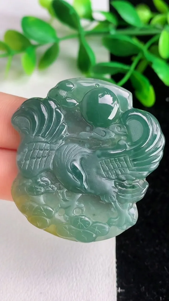 天然A货翡翠蓝水双彩大展宏图吊坠，尺寸 44.8-43-4.6，重: 16.55g
6月7日