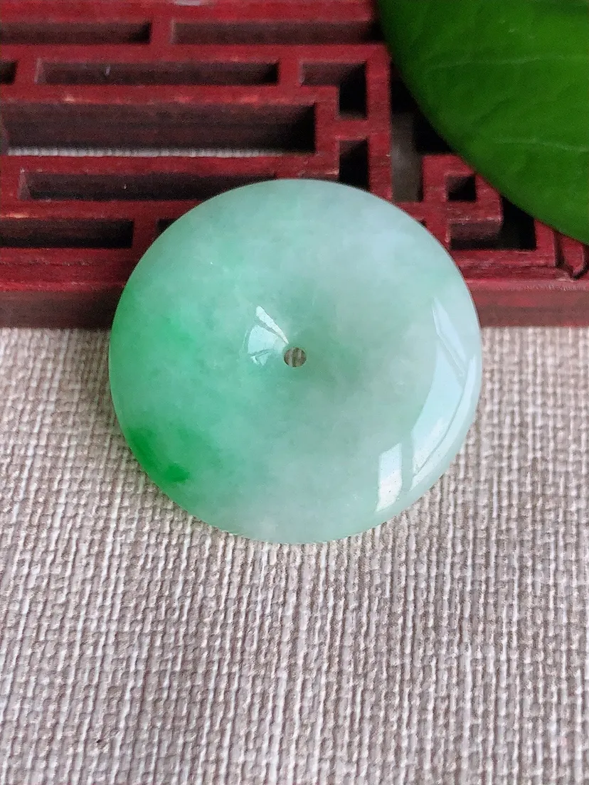 天然A货翡翠飘阳绿平安扣吊坠尺寸28×5.3m量9.48g 0606