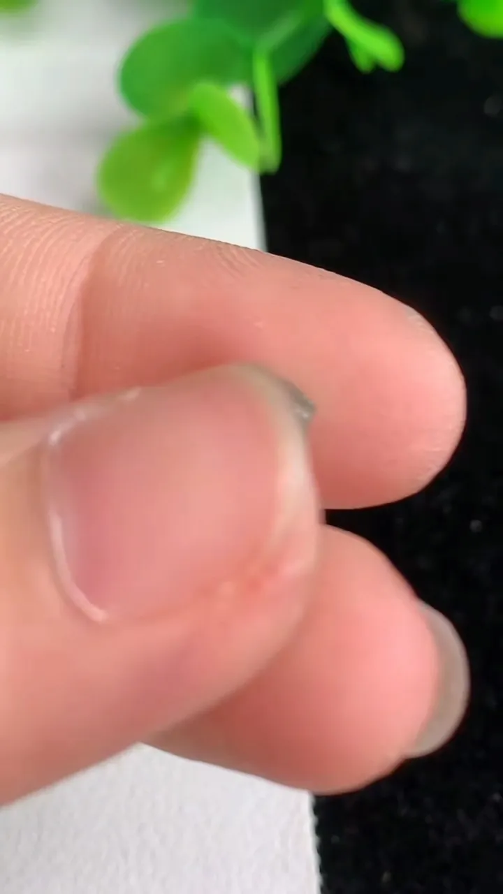 天然A货翡翠葫芦吊坠，尺寸10-3，重量:0.95g
6月7日