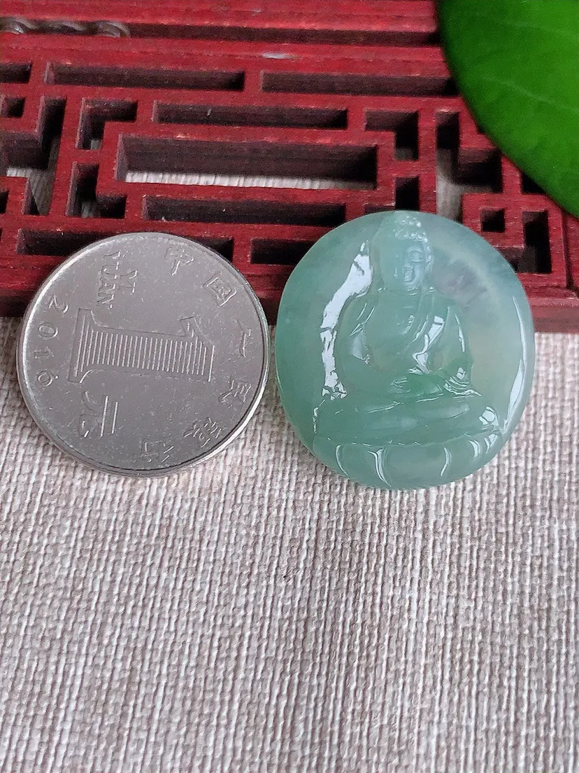 天然A货翡翠晴水大日如来吊坠尺寸28×25.5×5m量6.85g 0606