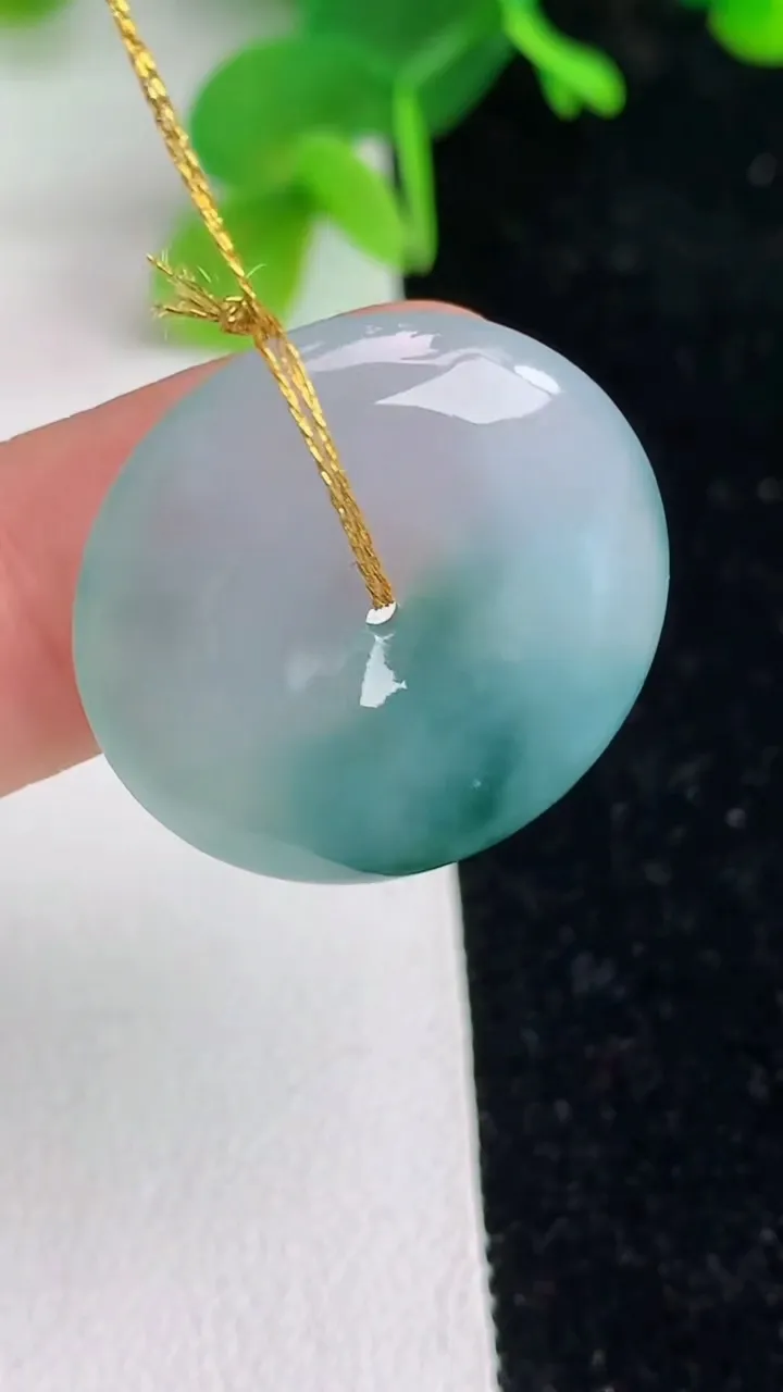 天然A货翡翠飘花平安扣吊坠，尺寸23.8-4.4，重量:5.52g
6月7日