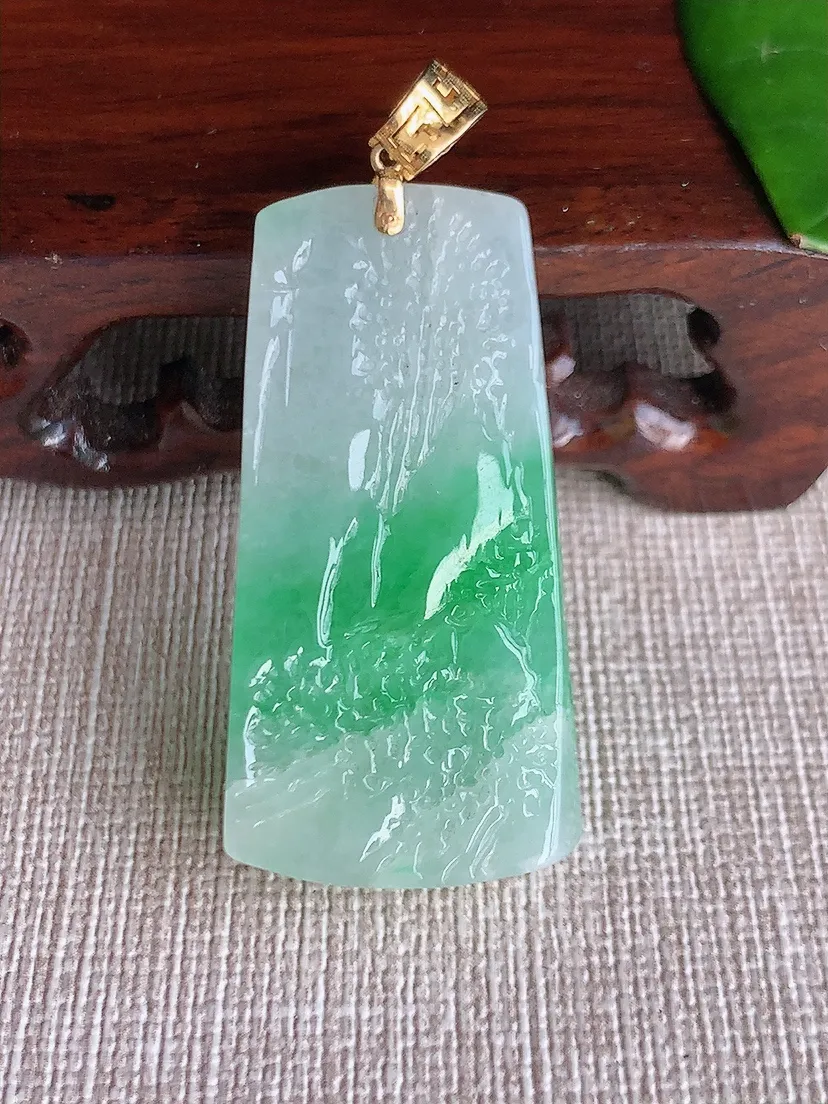天然A货翡翠18K金扣头飘阳绿意境山水牌吊坠 尺寸41.3×20.3×10.6m量16.86g 06