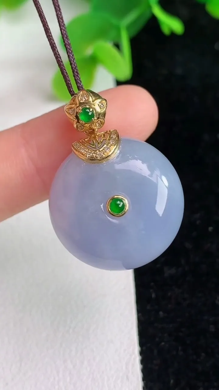 天然A货翡翠k金紫罗兰平安扣吊坠，尺寸20.3-11.5，重量:11.48g
6月7日