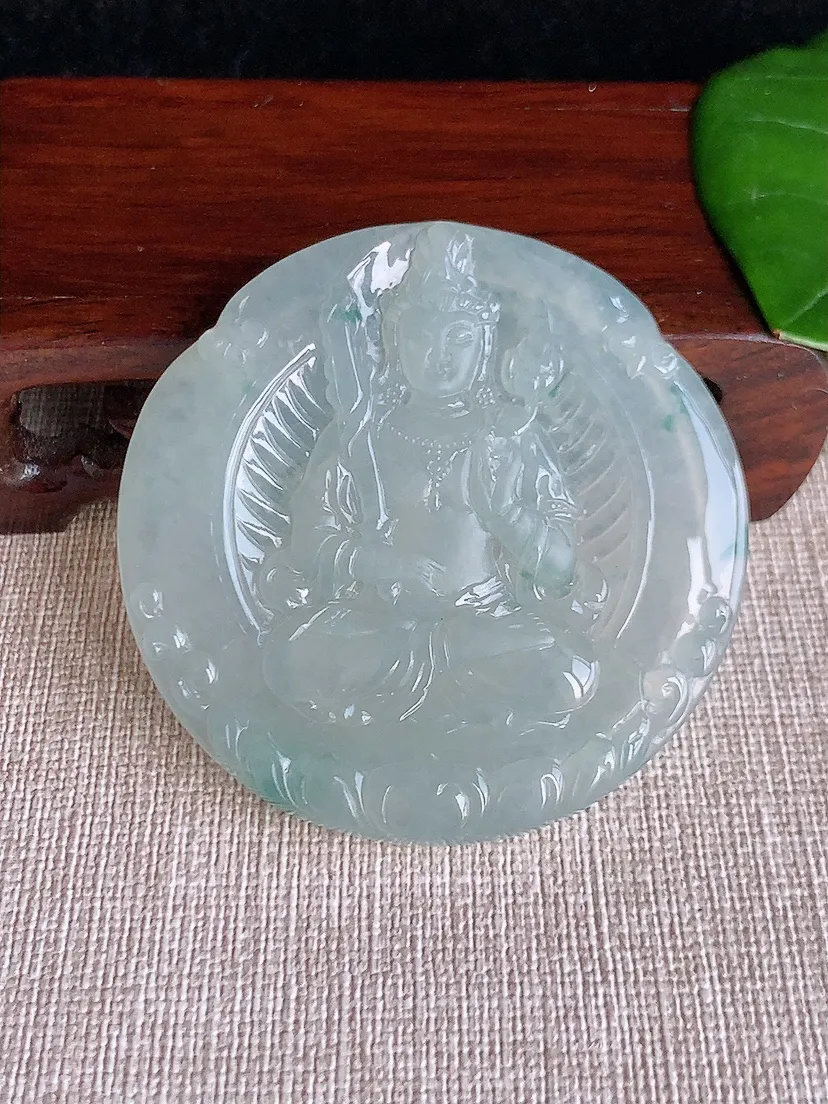 天然A货翡翠飘花虚空藏菩萨吊坠尺寸53.5×5.4m量33.00g 0606