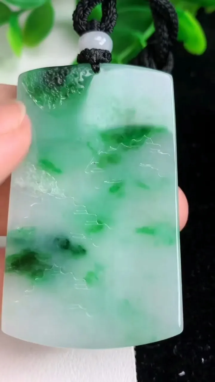 天然A货翡翠山水牌吊坠，尺寸56.6-35-5.2，重量:29.33g
6月7日