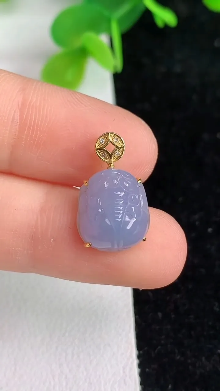 天然A货翡翠k金紫罗兰貔貅吊坠，尺寸12-10.5-5.2，重量:1.69g
6月7日